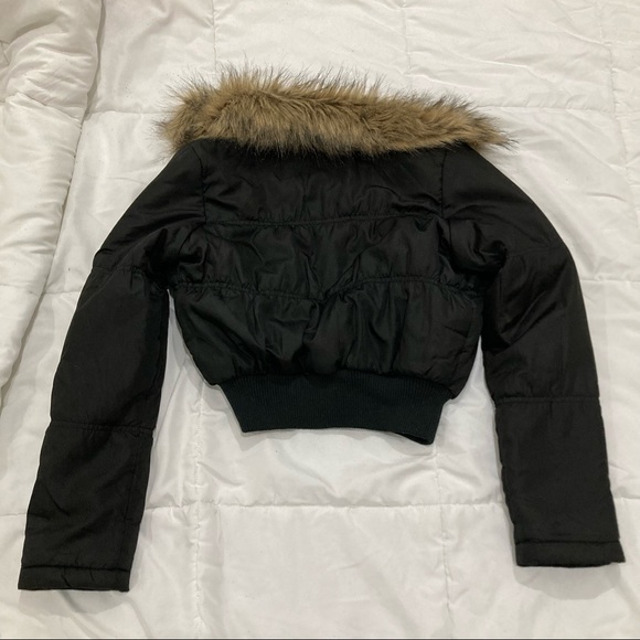 black puffer jacket - Picture 3 of 3